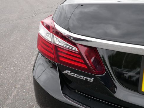 Used 2017 Honda Accord EX-L image 17
