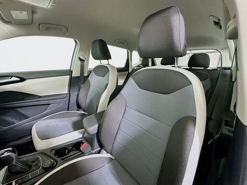 Used 2025 Volkswagen Taos S image 21