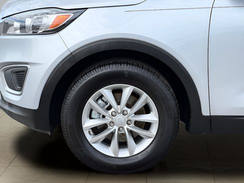 Used 2017 Kia Sorento FWD image 32
