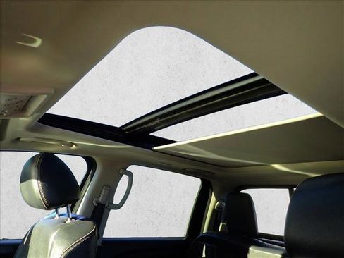 Used 2020 Nissan Titan SL w/ Moonroof Package image 15