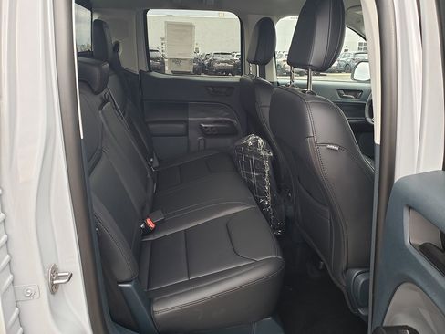 New 2025 Ford Maverick Lariat w/ Black Appearance Package image 17