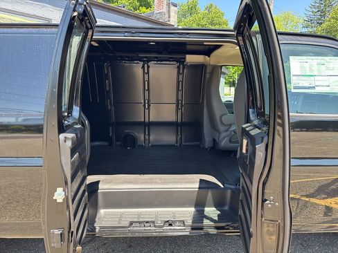 New 2026 Chevrolet Express 2500 Extended w/ Communications Package RWD image 9