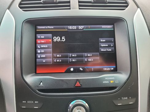 Used 2013 Ford Explorer XLT image 22