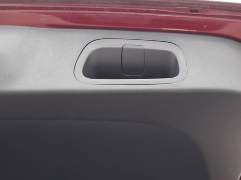 Used 2025 Chevrolet Trax RS w/ Sunroof Package image 19