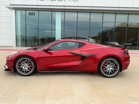 Used 2024 Chevrolet Corvette Z06 RWD image 3