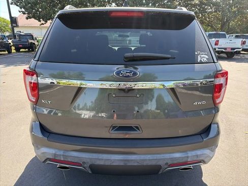 Used 2018 Ford Explorer XLT AWD/4WD image 4