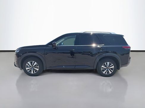 Used 2025 Nissan Pathfinder SL AWD/4WD image 2