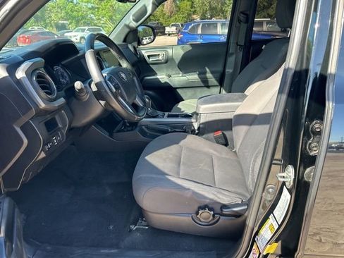 Used 2019 Toyota Tacoma TRD Sport image 5