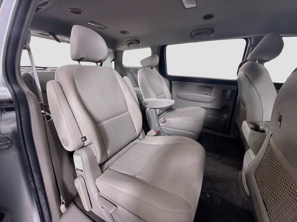 Used 2018 Kia Sedona L FWD image 24