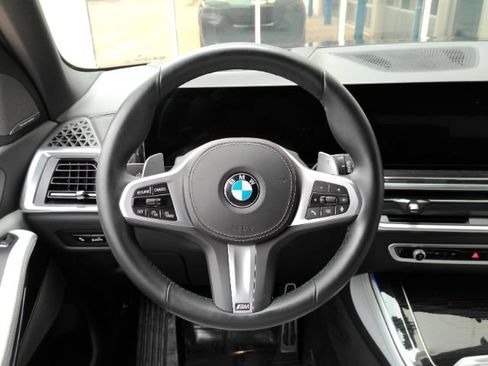Used 2025 BMW X5 sDrive40i w/ M Sport Package RWD image 3