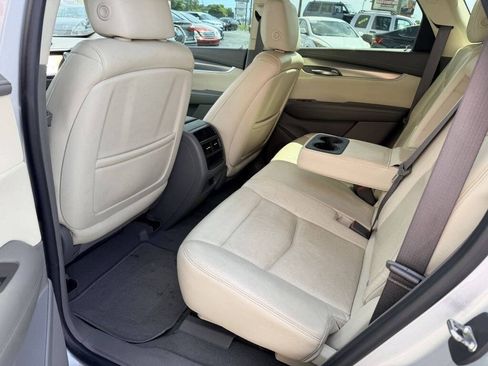 Used 2017 Cadillac XT5 Luxury w/ LPO, Wheel Lock Package FWD image 6