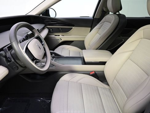 New 2025 Lincoln Nautilus Reserve image 13