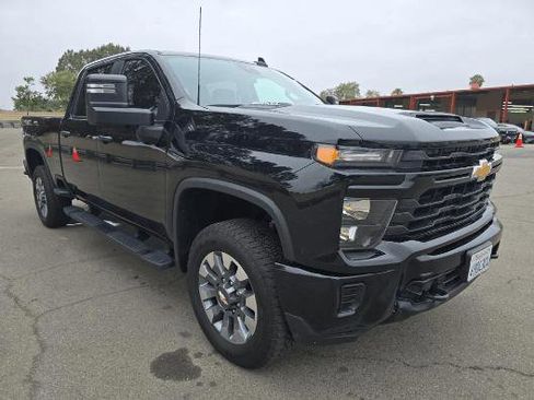 Used 2025 Chevrolet Silverado 2500 Custom w/ Z71 Off-Road Package AWD/4WD image 3