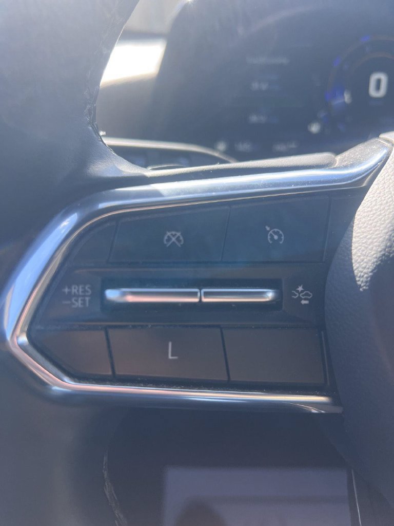 Used 2025 Chevrolet Equinox ACTIV w/ Safety and Technology Package AWD/4WD image 7