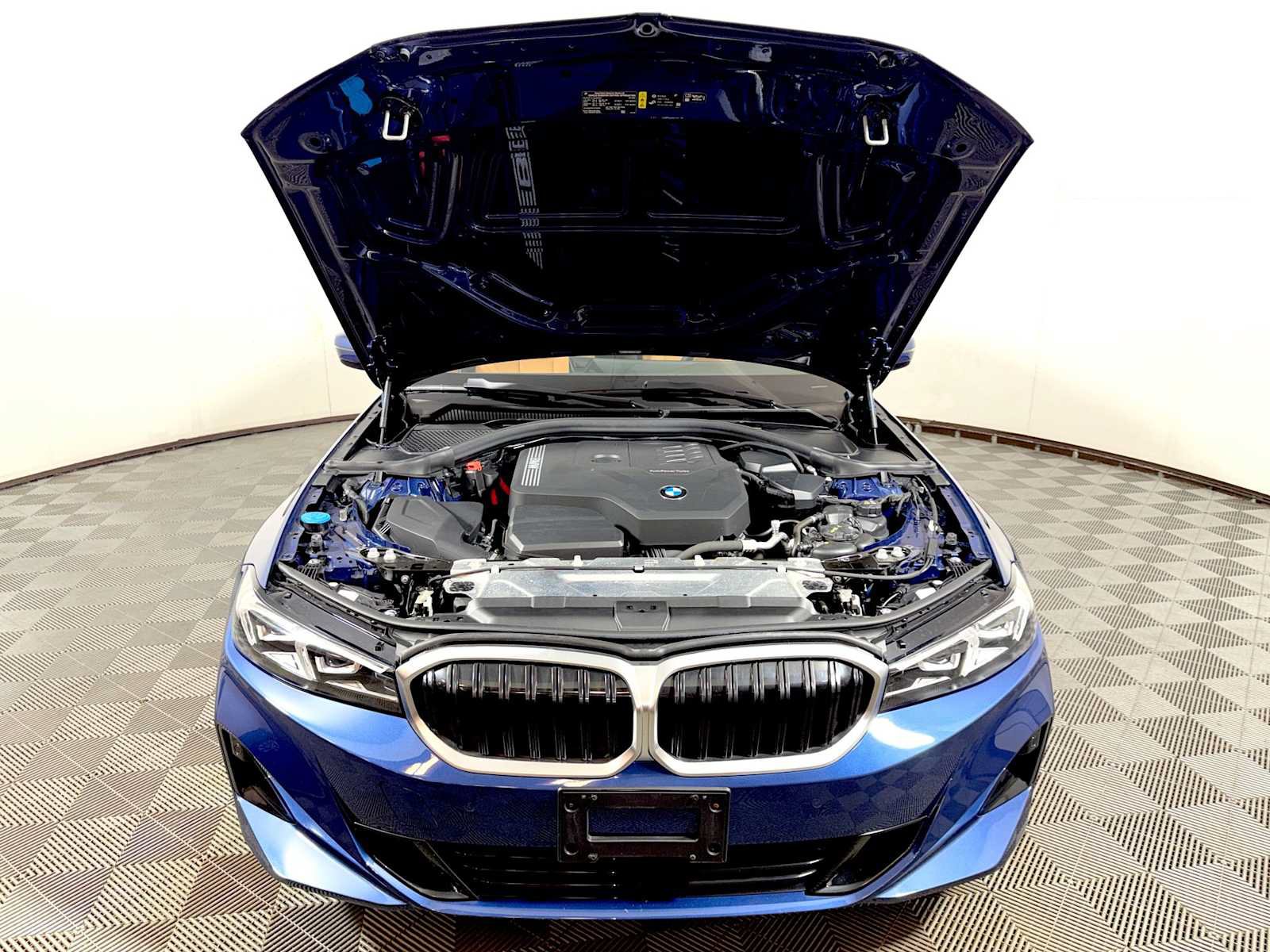 Used 2024 BMW 330i xDrive Sedan w/ Convenience Package AWD/4WD image 31