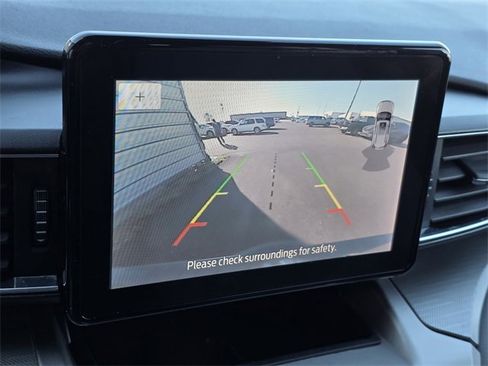 Used 2021 Ford Explorer XLT w/ Equipment Group 202A image 3