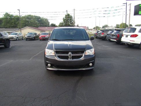 Used 2017 Dodge Grand Caravan SXT FWD image 2