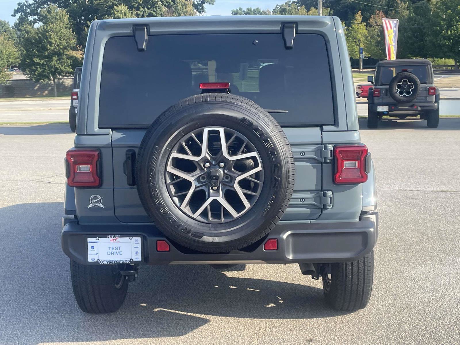 Used 2024 Jeep Wrangler Unlimited Sahara AWD/4WD image 4