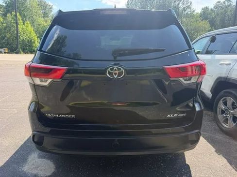 Used 2019 Toyota Highlander XLE AWD/4WD image 3