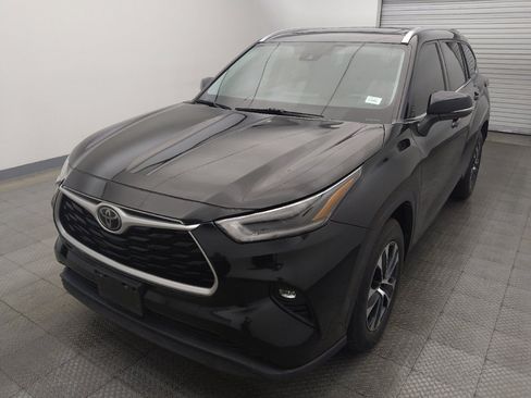 Used 2021 Toyota Highlander XLE FWD image 15