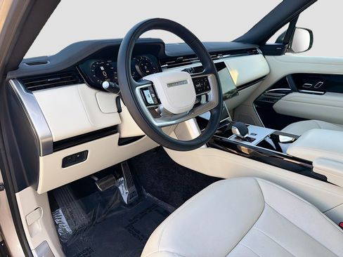 Used 2025 Land Rover Range Rover SE image 27