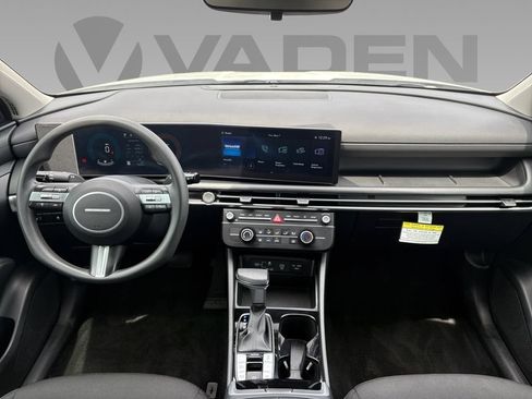 Used 2025 Hyundai Tucson SE FWD image 3