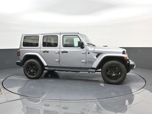 Used 2021 Jeep Wrangler Unlimited Sahara w/ Uconnect 4C Nav & Sound Group AWD/4WD image 9
