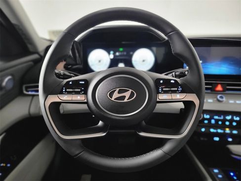 New 2025 Hyundai Elantra Limited image 14