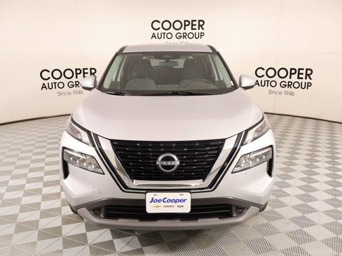 Used 2023 Nissan Rogue SV FWD image 2