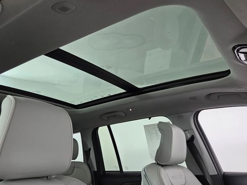 Used 2023 Jeep Grand Cherokee Overland w/ Luxury Tech Group IV image 40