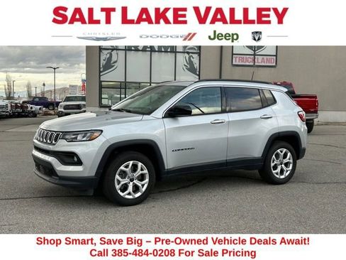 Used 2025 Jeep Compass Latitude image 1