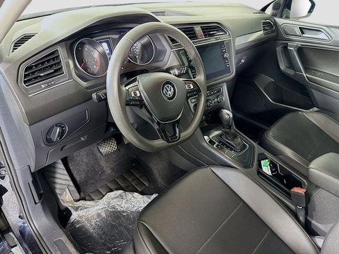 Used 2020 Volkswagen Tiguan SE image 23