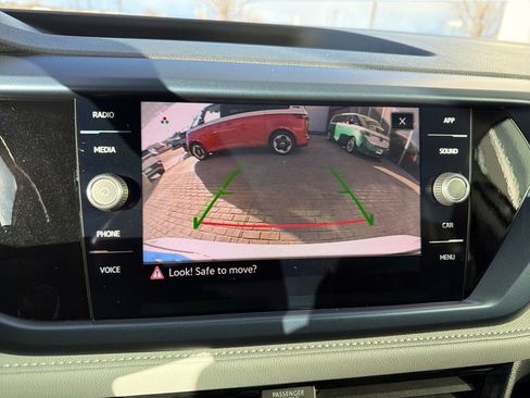 Certified 2024 Volkswagen Taos SE w/ Panoramic Sunroof Package image 21