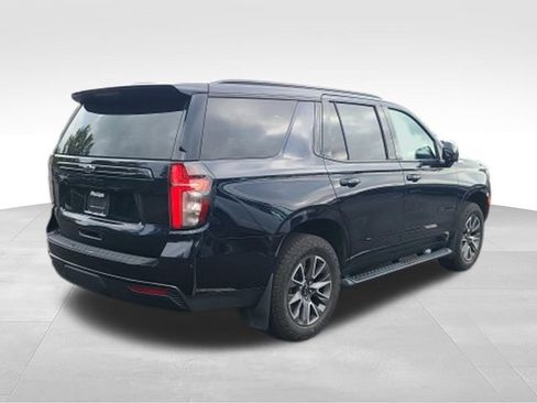 Used 2024 Chevrolet Tahoe Z71 w/ Luxury Package AWD/4WD image 3