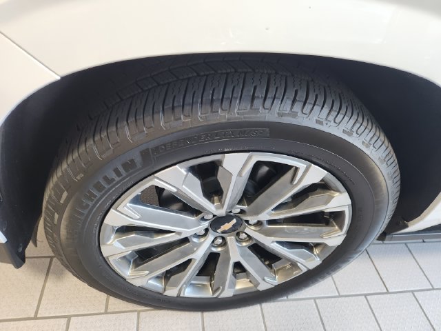 Used 2025 Chevrolet Tahoe High Country AWD/4WD image 8