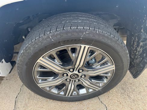 Used 2024 Toyota Sequoia Capstone AWD/4WD image 10