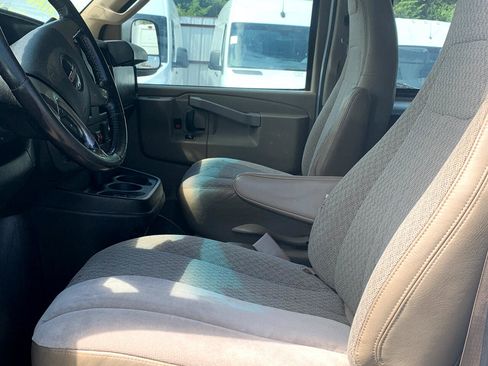 Used 2017 GMC Savana 2500 Extended image 11