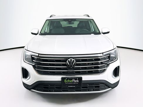 Used 2025 Volkswagen Atlas SE image 2