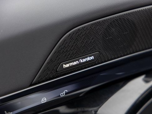 Used 2025 BMW i5 xDrive40 w/ Premium Package image 23