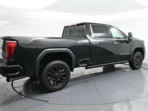 Used 2021 GMC Sierra 2500 Denali w/ Denali Black Diamond Edition AWD/4WD image 7
