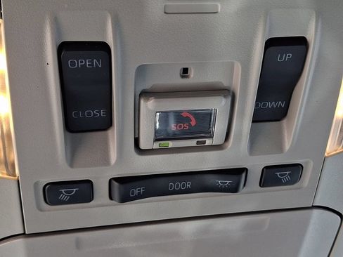 Used 2023 Toyota Highlander XLE FWD image 25