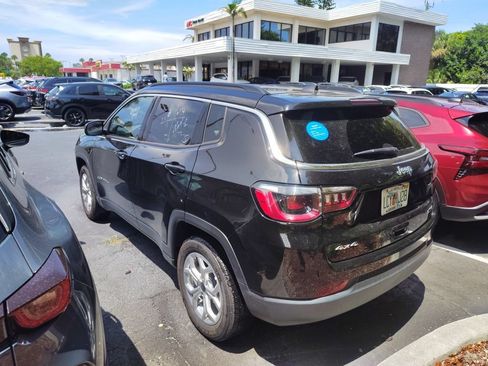 Used 2025 Jeep Compass Latitude AWD/4WD image 9
