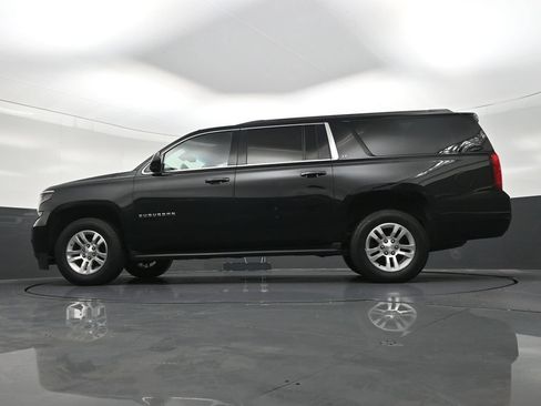 Used 2018 Chevrolet Suburban LT RWD image 25