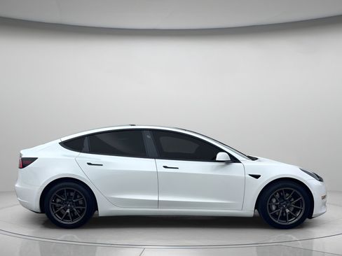 Used 2021 Tesla Model 3 Standard Range Plus image 2