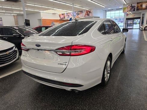 Used 2018 Ford Fusion SE FWD image 4