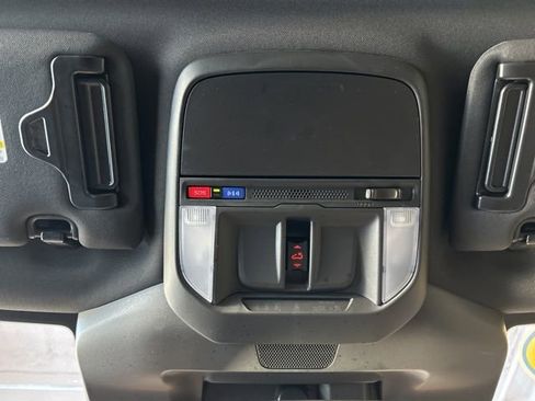 Used 2025 Subaru Forester Premium image 18