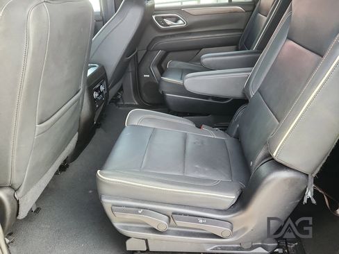 Used 2023 Chevrolet Suburban Premier image 17