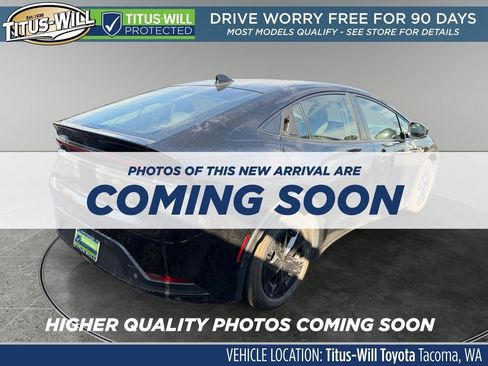 Used 2025 Toyota Prius LE FWD image 4
