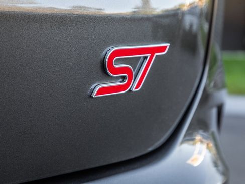 Used 2020 Ford Edge ST image 25