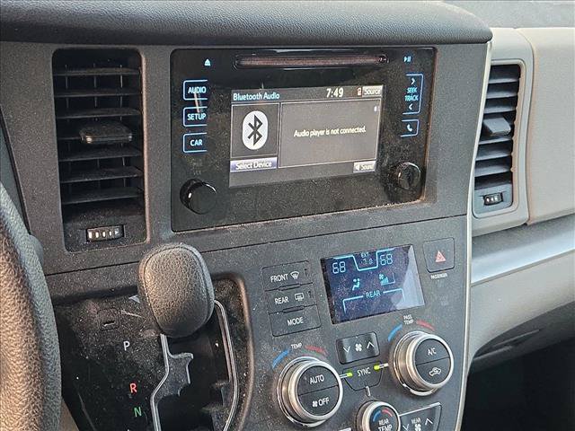Used 2017 Toyota Sienna L FWD image 12